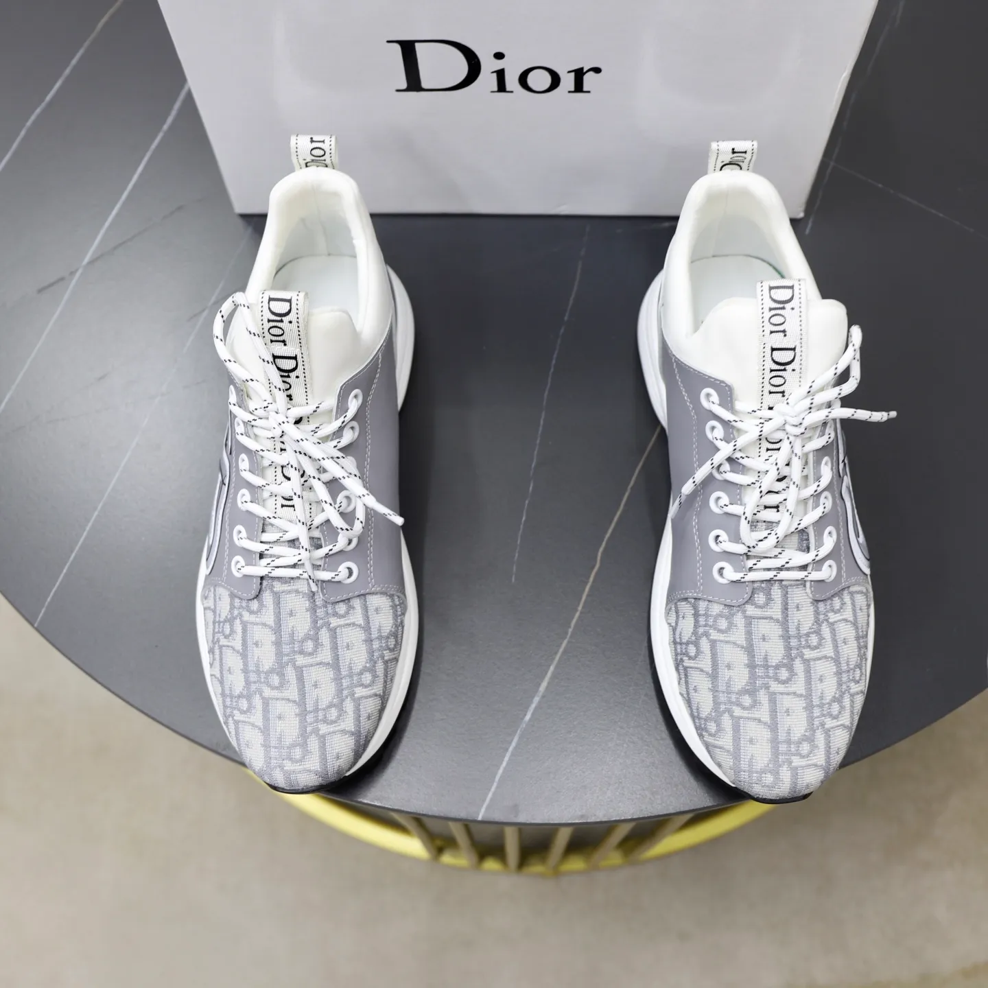 Ex-factory price: 462💰🙅‍♂️🙅‍♂️🙅‍♂️ Brand: Dior DIOR Standard code: 38-44 (45 customized) Grade: Same as the official website Material: Original material splicing Comfortable and breathable lining Lightweight and wear-resistant sports outsole Style category: Men's fashionable casual shoes Running sneakers Distinguished luxury brand elements Top luxury Color: actual picture color